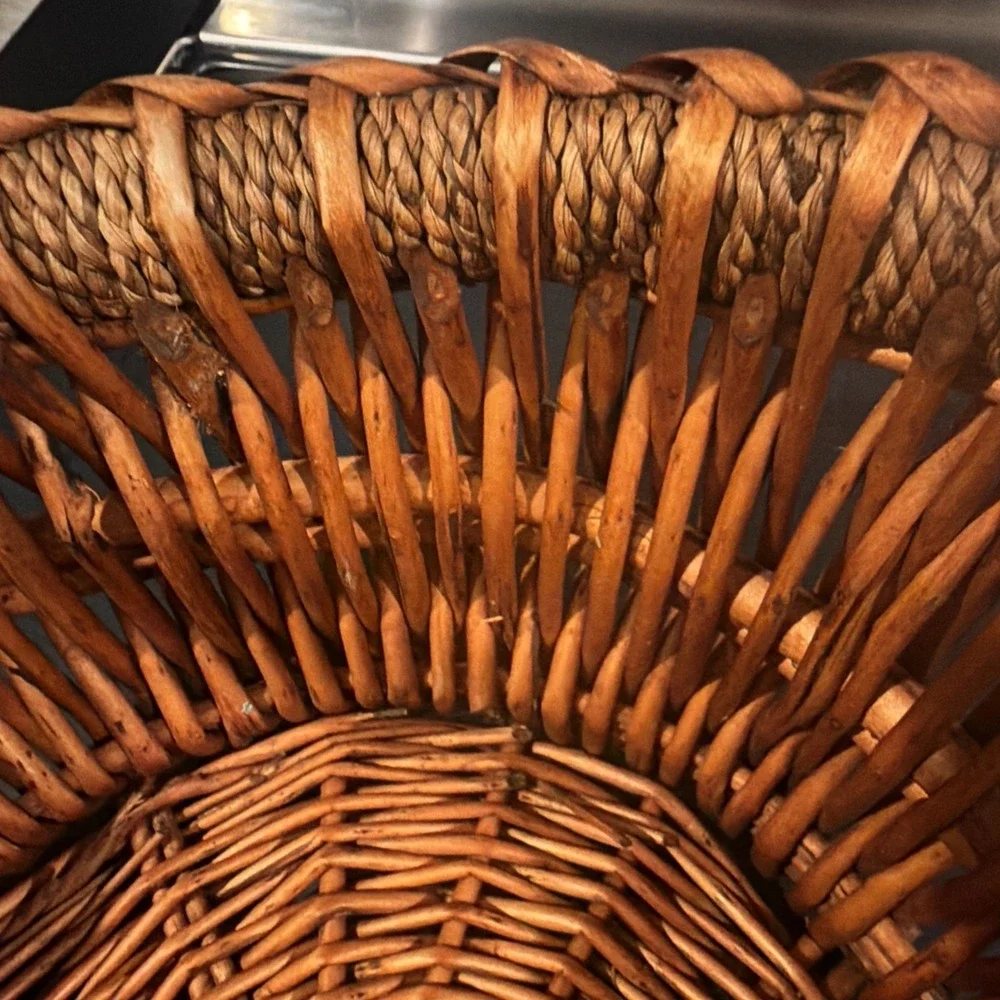 LG‎ Rustic Wicker Gathering Basket Farmhouse Cottagecore Decor Reinforced Handle